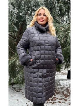 Стеганое пальто, мех на вороте и манжете